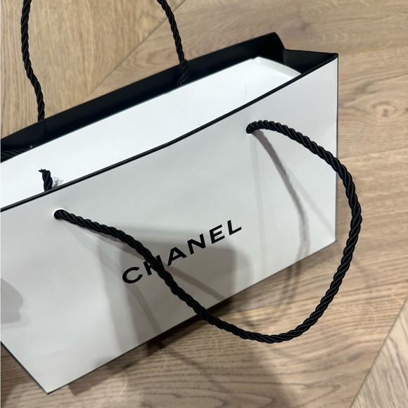 CHANEL NWT tweed cosmetic bag. - Picture 6 of 9